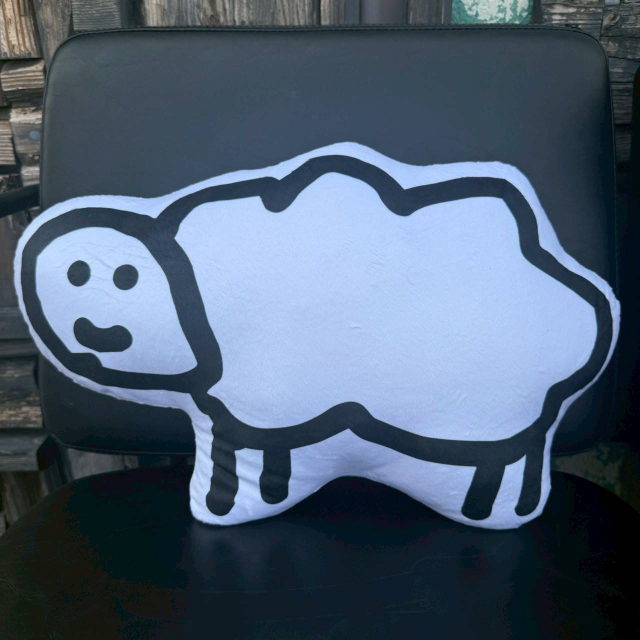 通りすがりのひつじちゃんダイカットクッション
