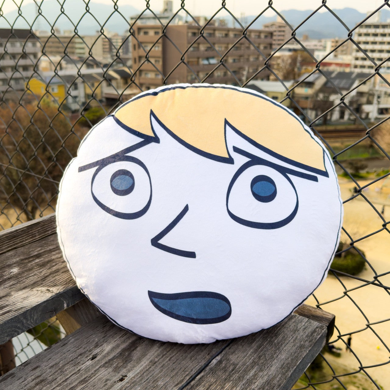 【数量限定】なべぞーの顔を殴ろう!クッション