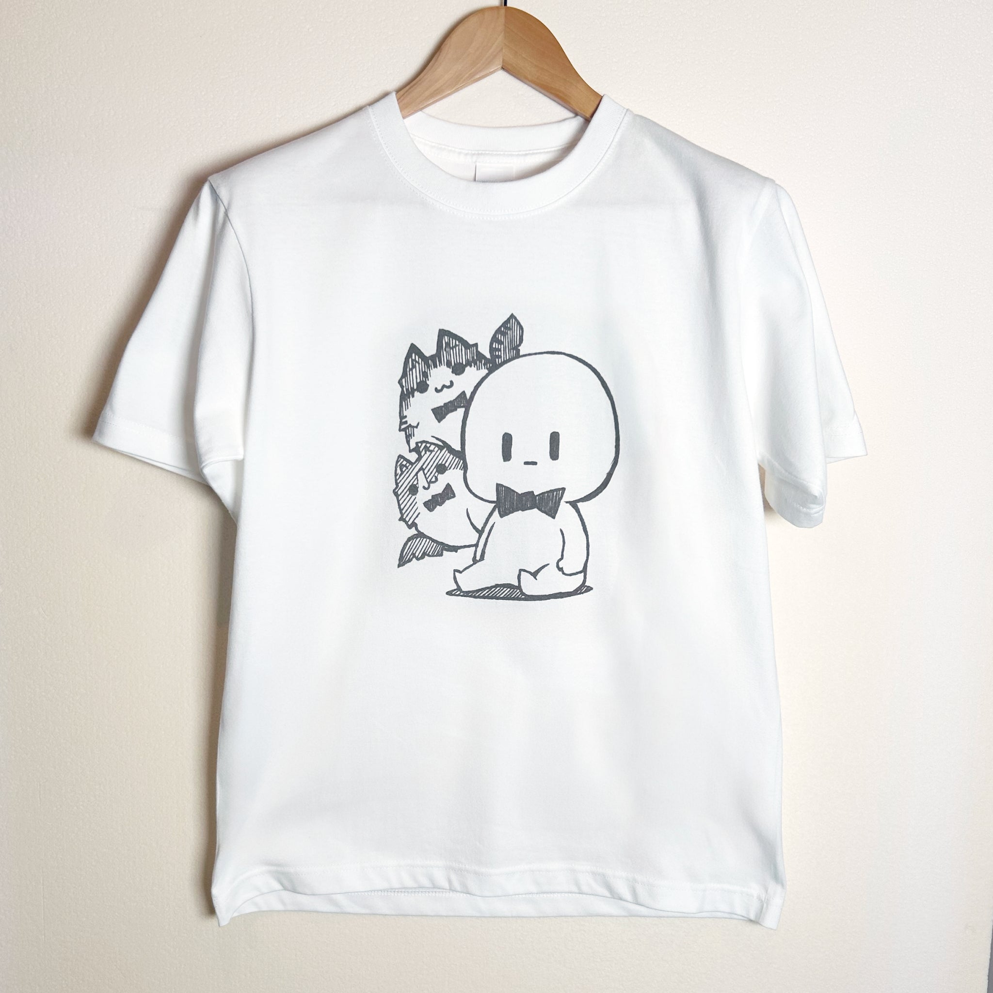しろいやつとねこTシャツ
