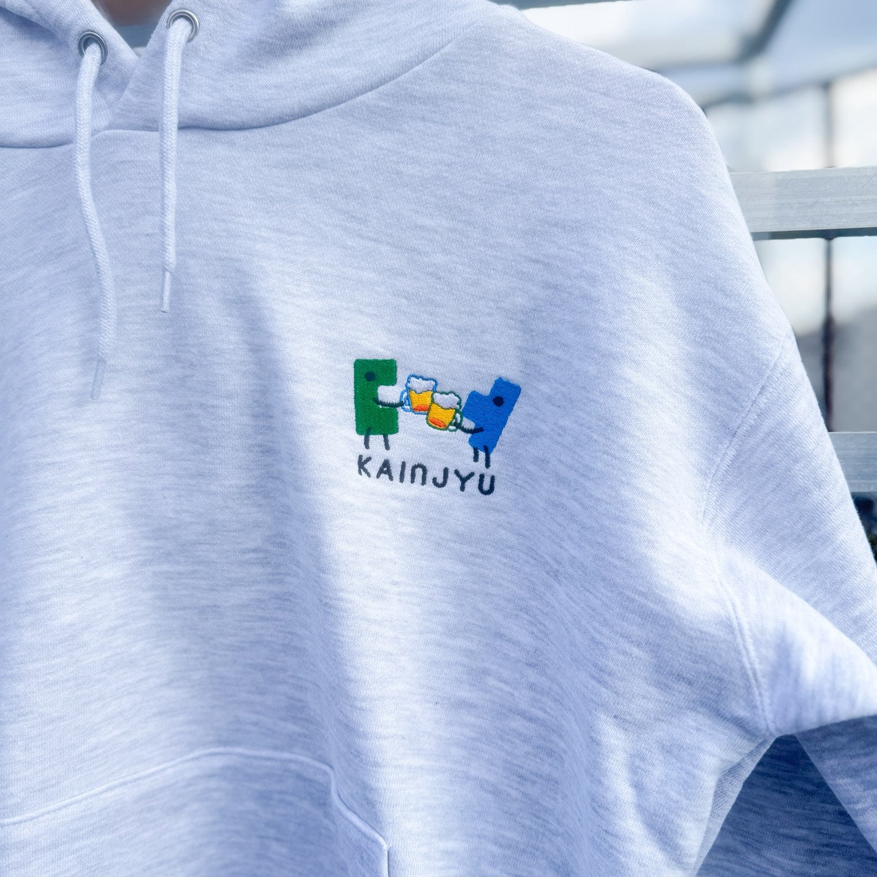 KAINJYU乾杯ロゴ刺繡パーカー