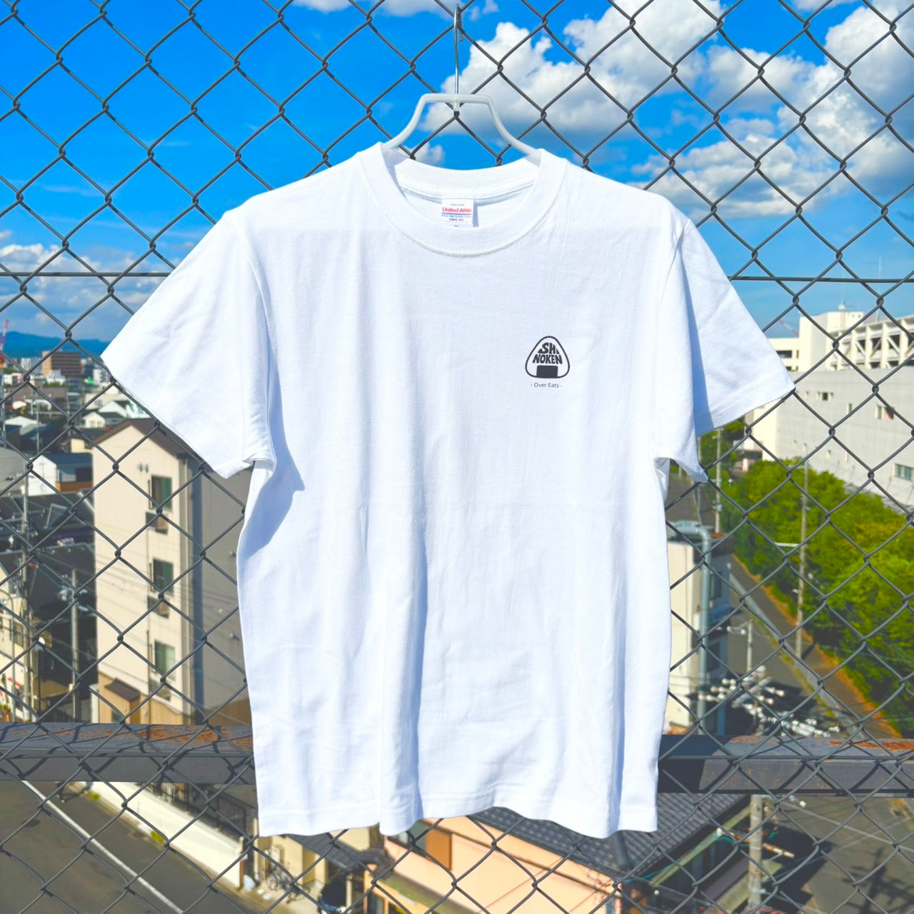 しのけんおにぎりロゴTシャツ